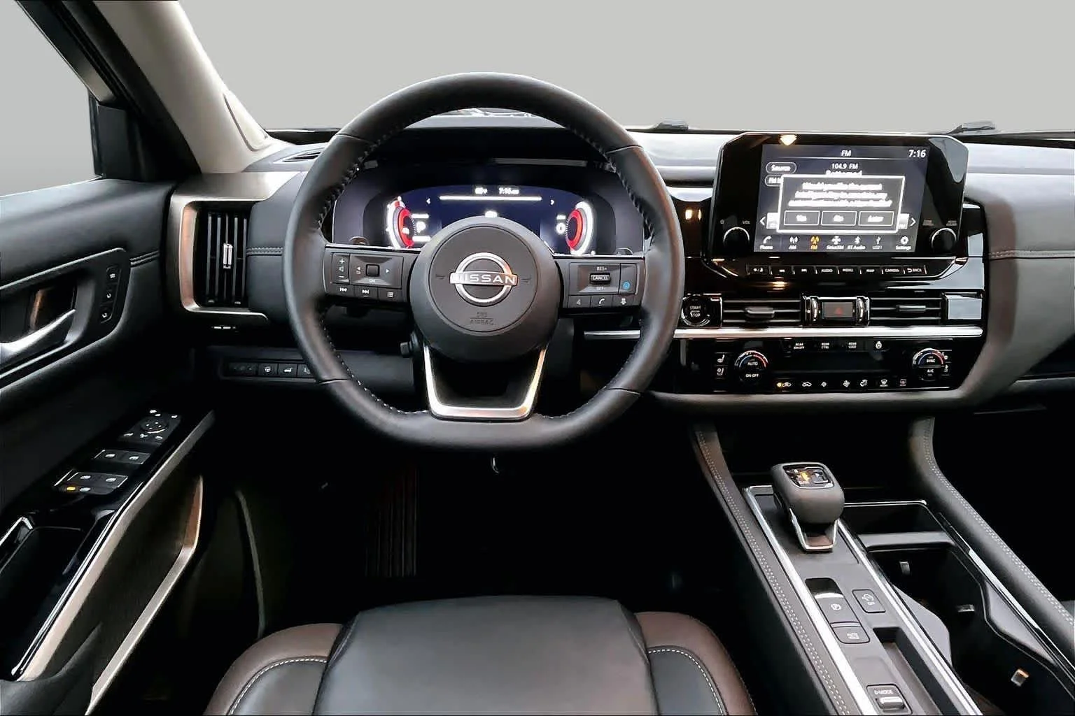 Used 2025 Everest White Pearl Tricoat Nissan Platinum image 6