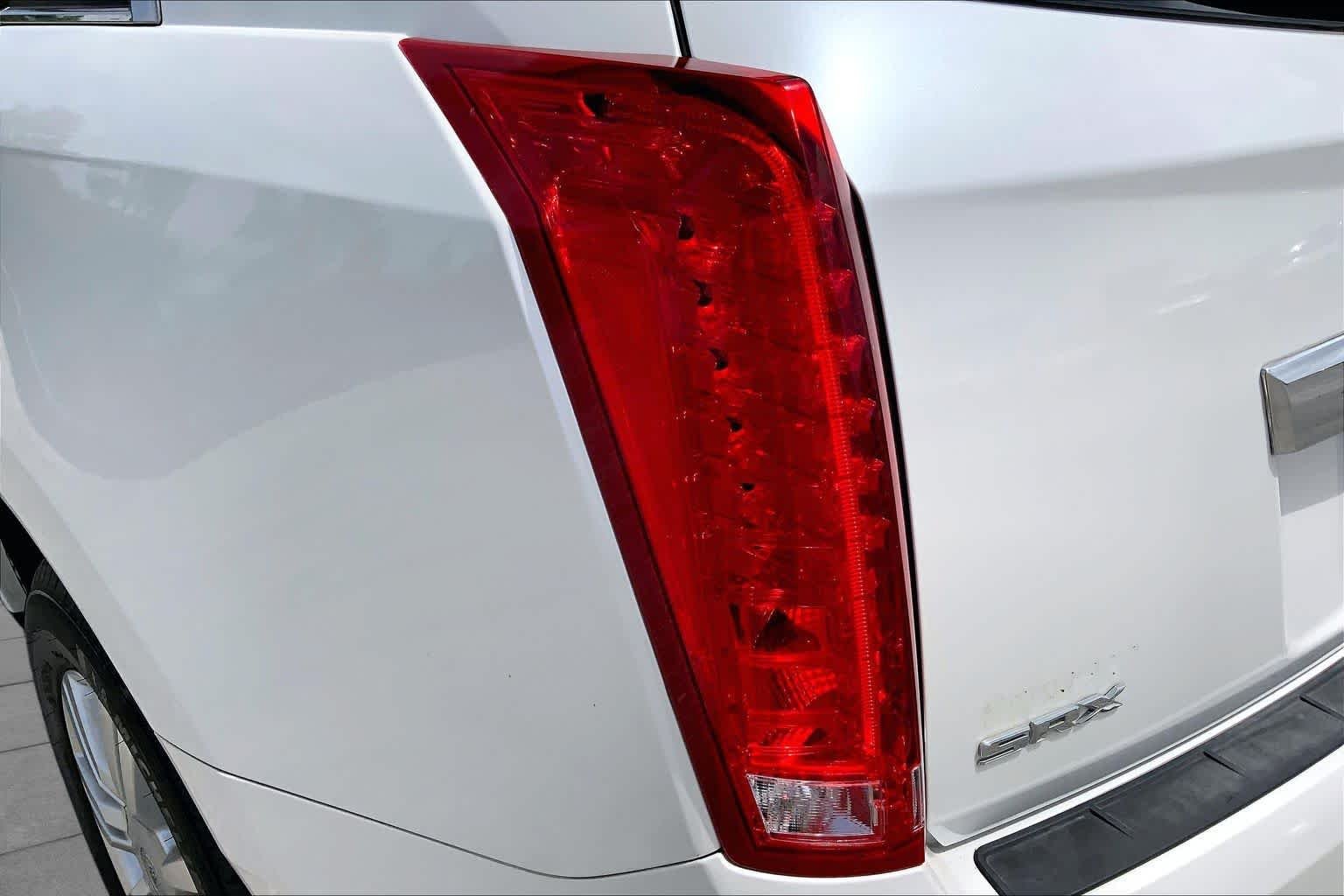 Used 2013 Platinum Ice Tricoat Cadillac Luxury Collection image 28