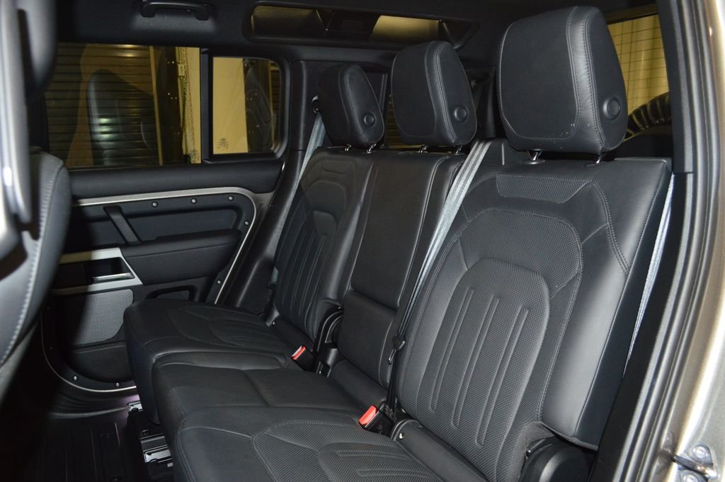 Used 2022 Gray Land Rover XS Edition image 31