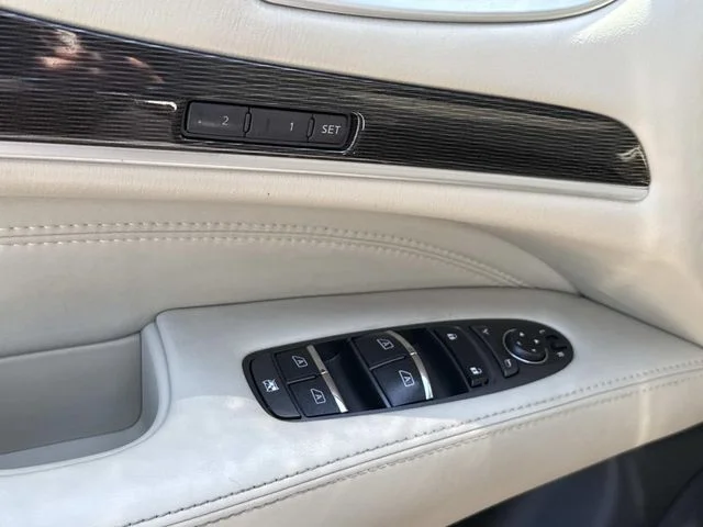 Used 2019 Black INFINITI LUXE image 27