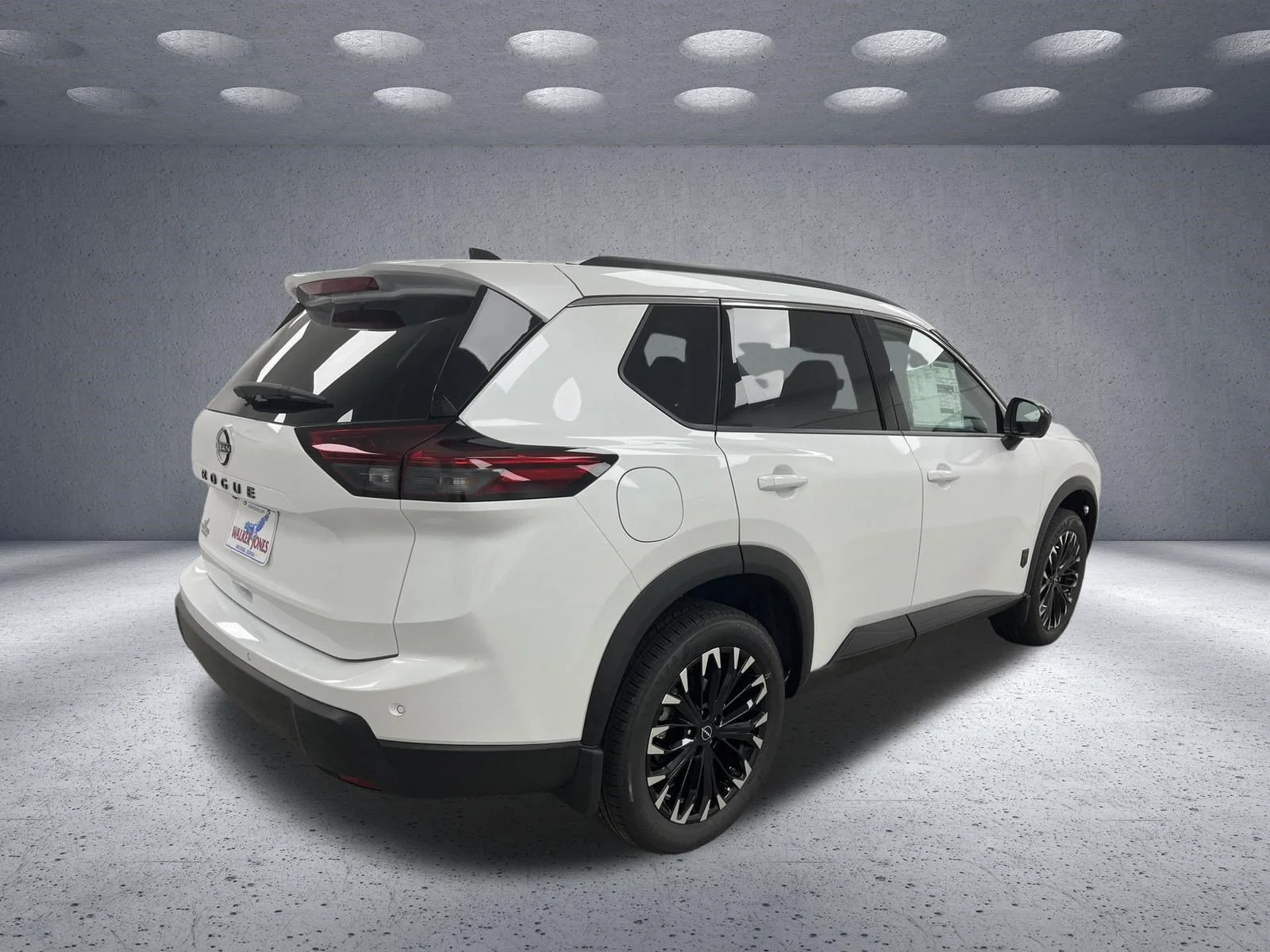 New 2026 Everest White Pearl TriCoat Nissan Dark Armor™ image 5