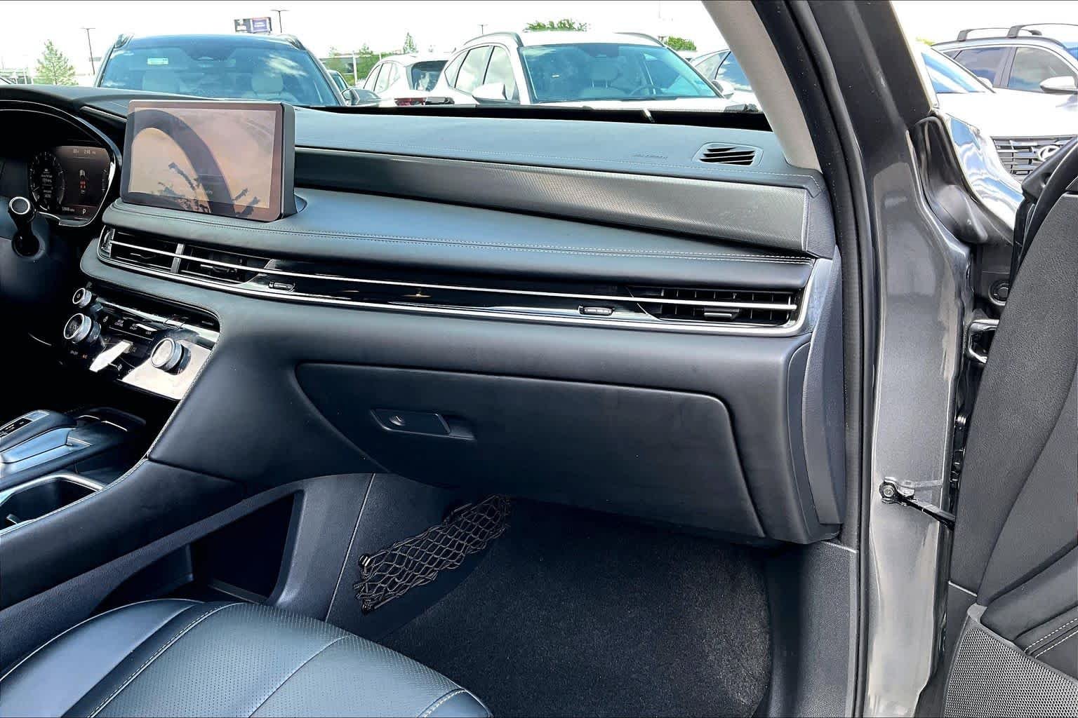 Used 2023 Graphite Shadow INFINITI LUXE image 18