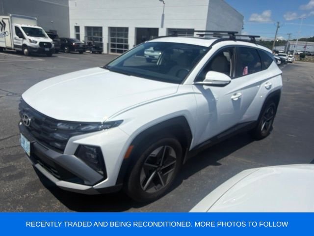 Used 2025 White Hyundai SEL Convenience image 2