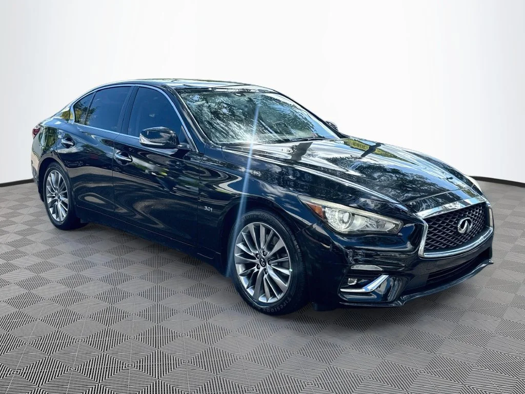 Used 2019 Black INFINITI 3.0t LUXE image 4