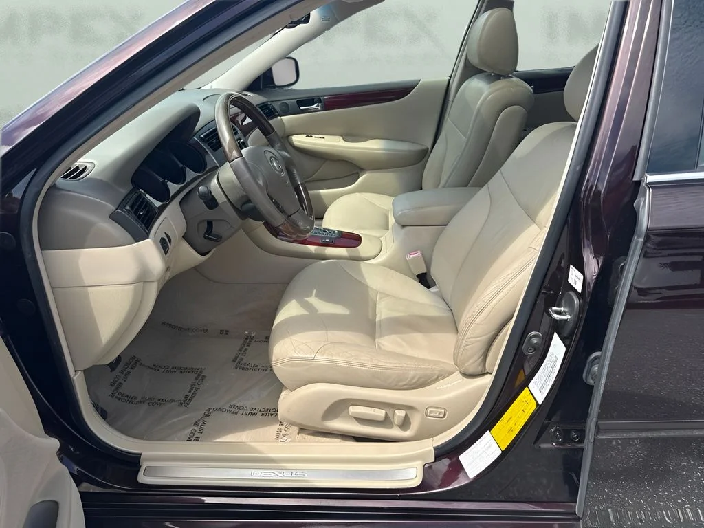 Used 2002 Red Lexus 300 image 9