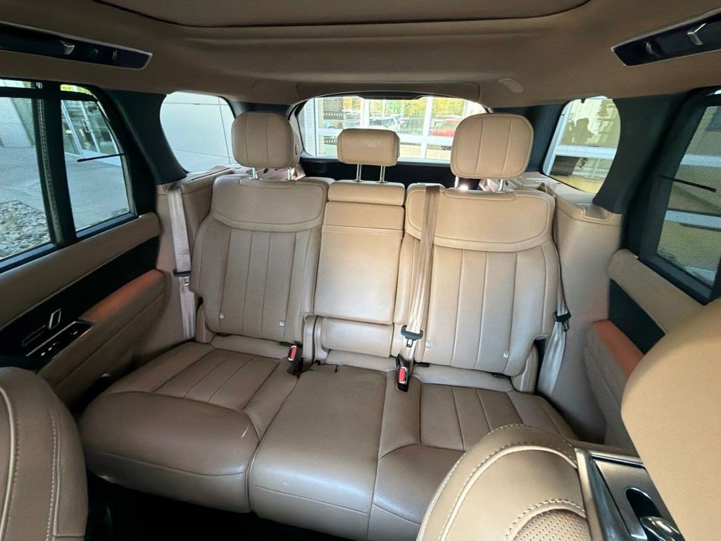 Used 2025 Carpathian Gray Premium Metallic Land Rover SE image 15