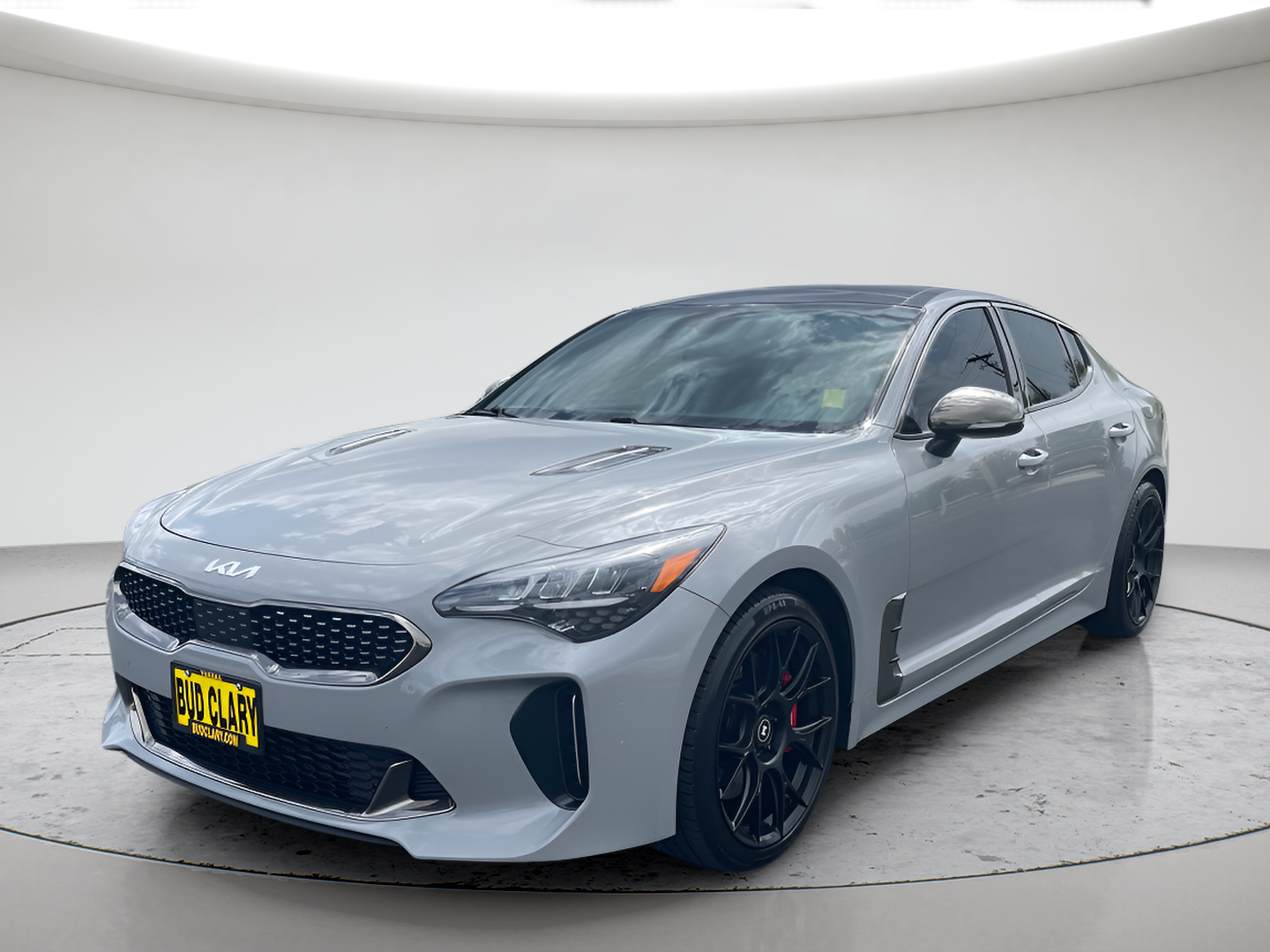 Used 2022 White Kia GT1 image 1