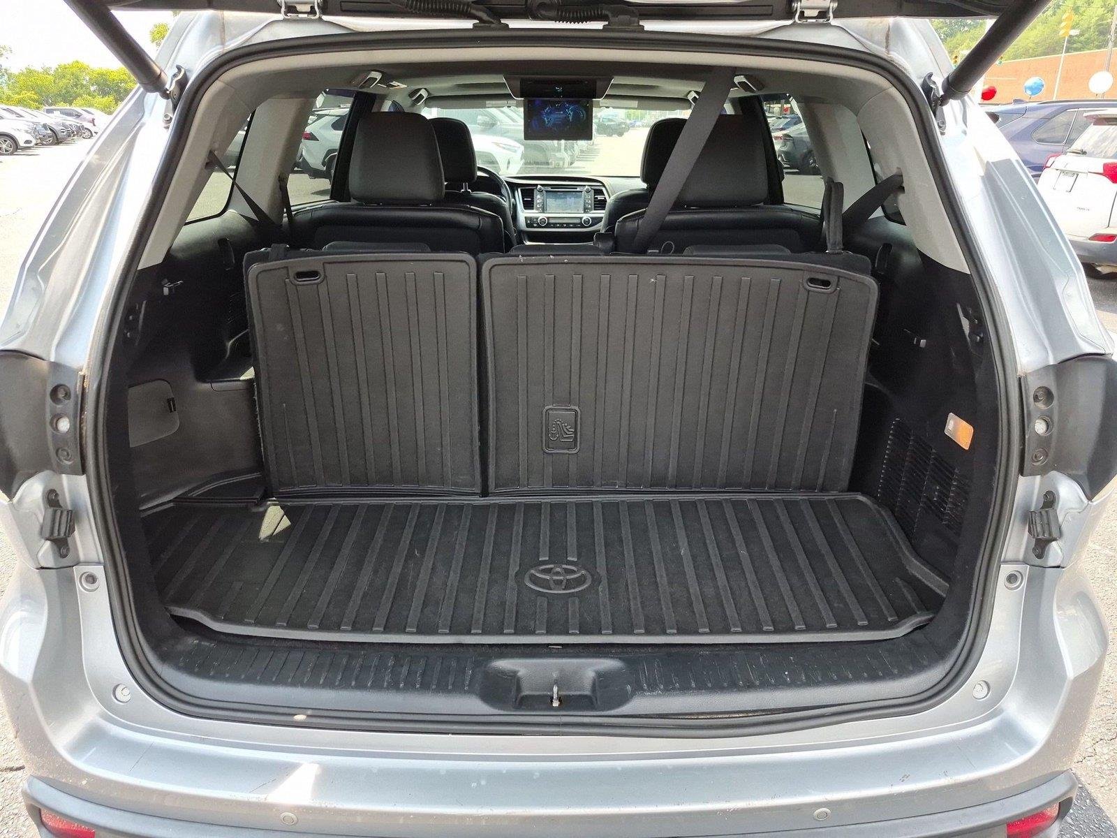 Used 2014 Silver Sky Metallic Toyota Limited image 37