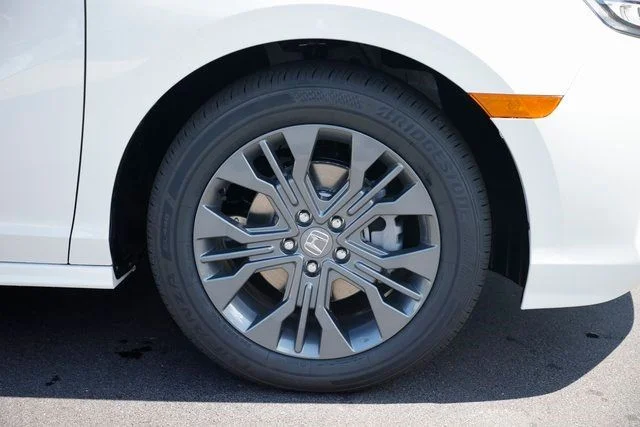 New 2026 Platinum White Pearl Honda Touring image 18