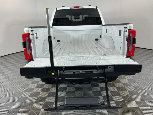 New 2026 Star White Metallic Tri-Coat Ford Platinum image 8