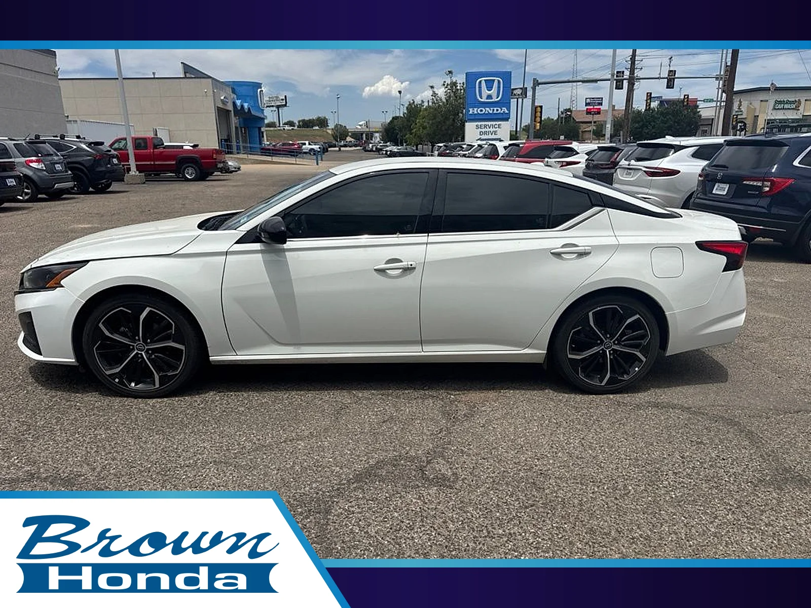 Used 2023 Glacier White Nissan SR FWD image 1