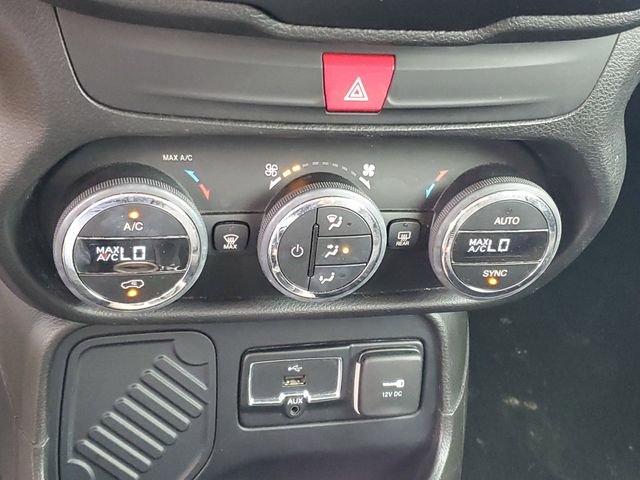 Used 2017 White Jeep Latitude image 18