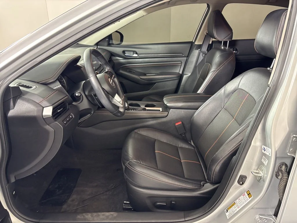 Used 2021 Silver Nissan 2.5 SR image 23