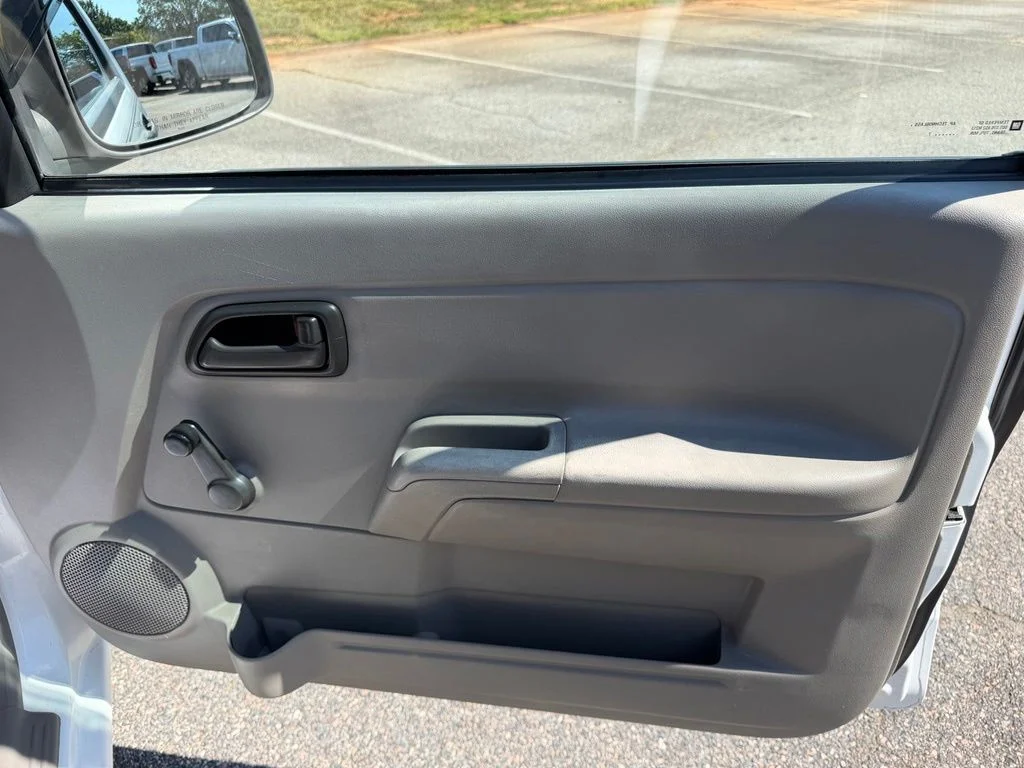 Used 2007 White Chevrolet LS image 24