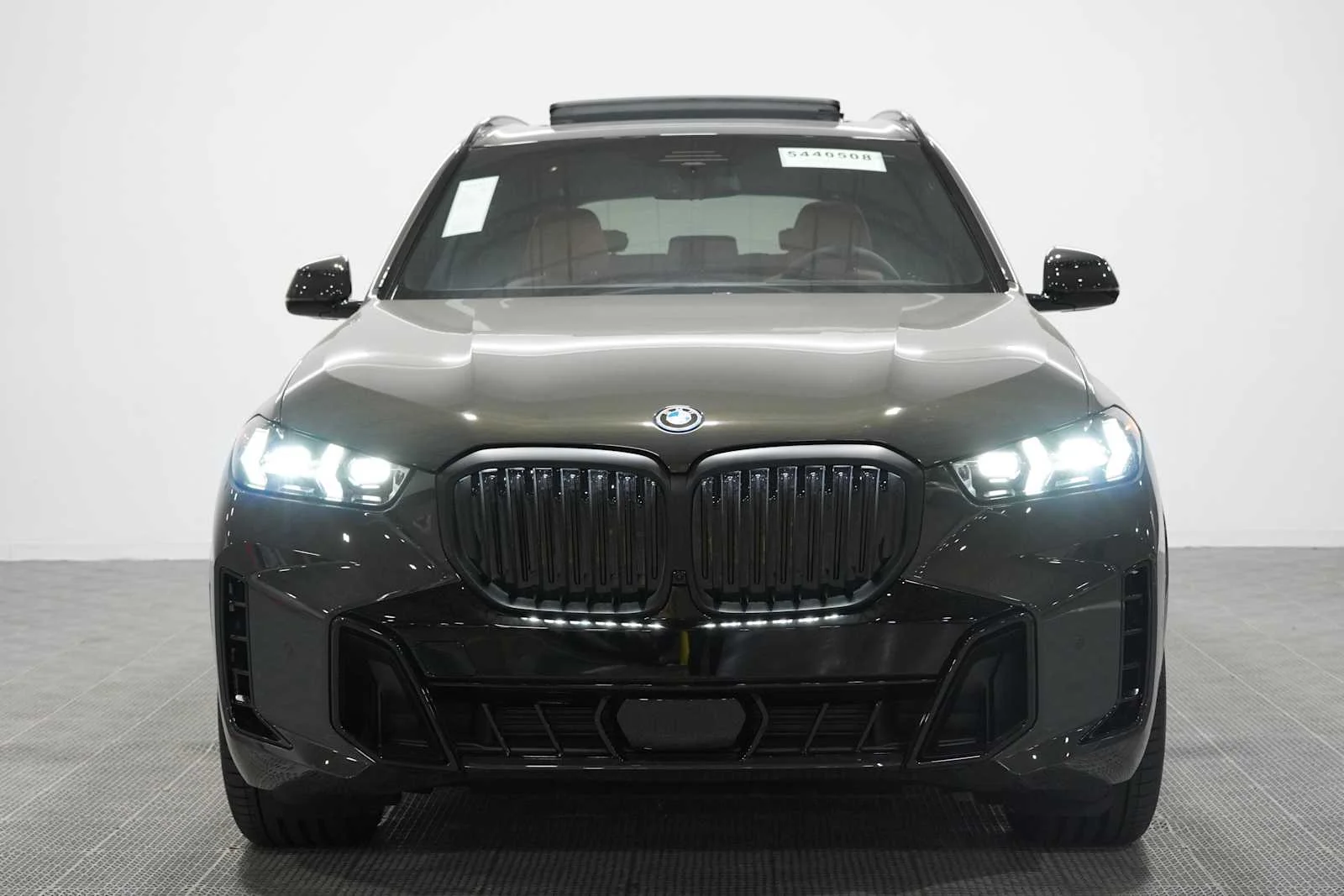 New 2026 Dravit Grey Metallic BMW xDrive50e image 3