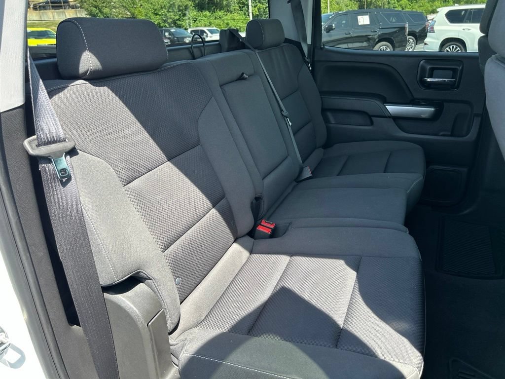Used 2018 SUMMIT WHITE Chevrolet LT image 38