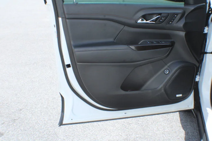 Used 2022 Summit White GMC AT4 image 6