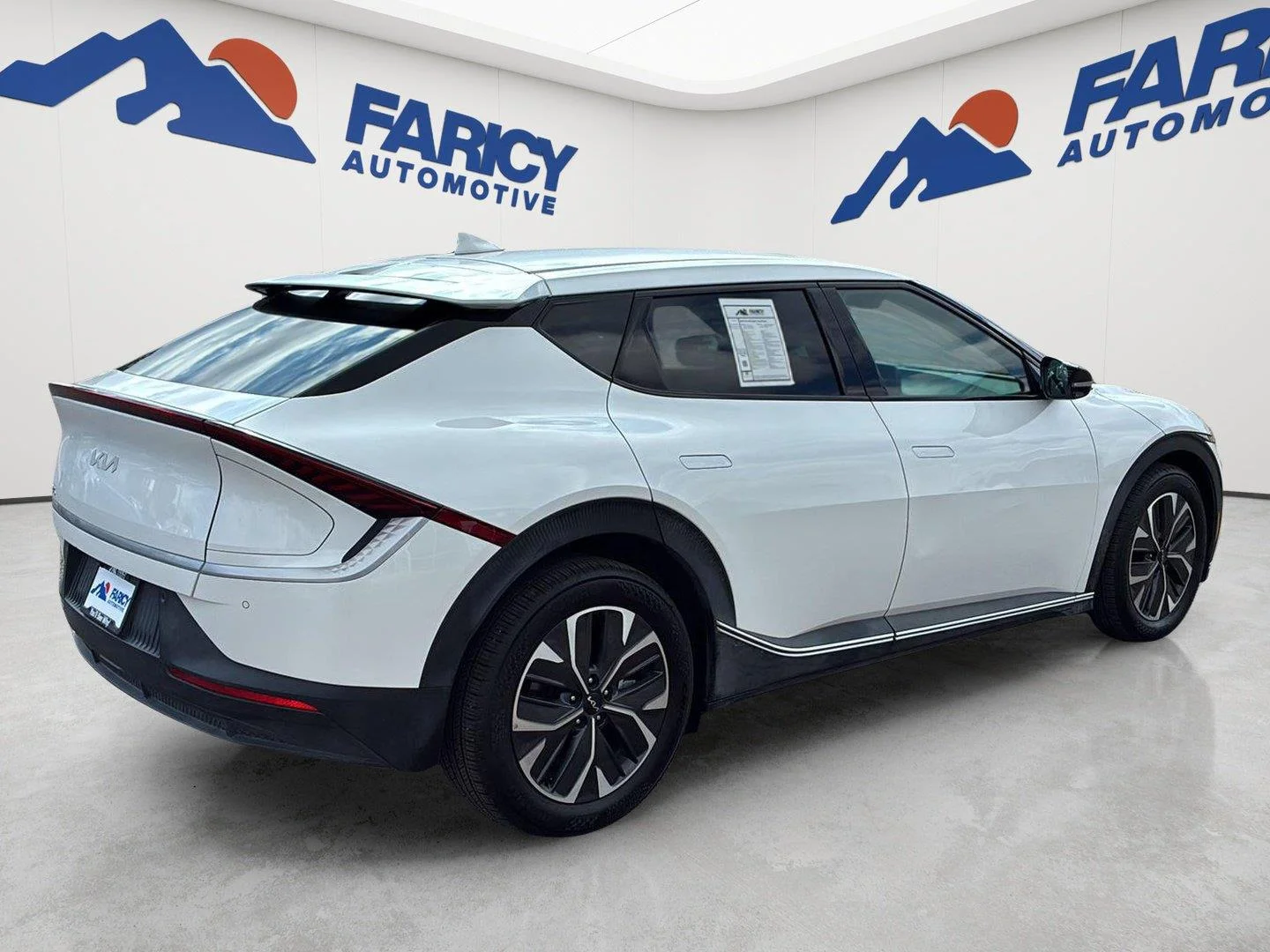 Used 2024 Snow White Pearl Kia Light Long Range image 16
