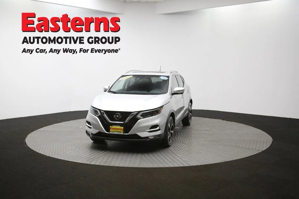 Used 2022 Silver Nissan SL image 53