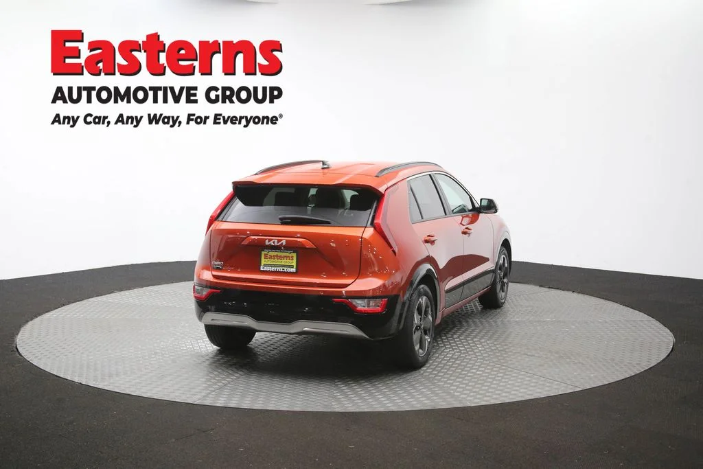 Used 2023 Red Kia Wind image 38