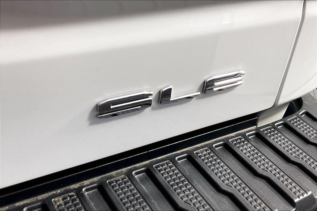 Used 2019 White GMC SLE image 21