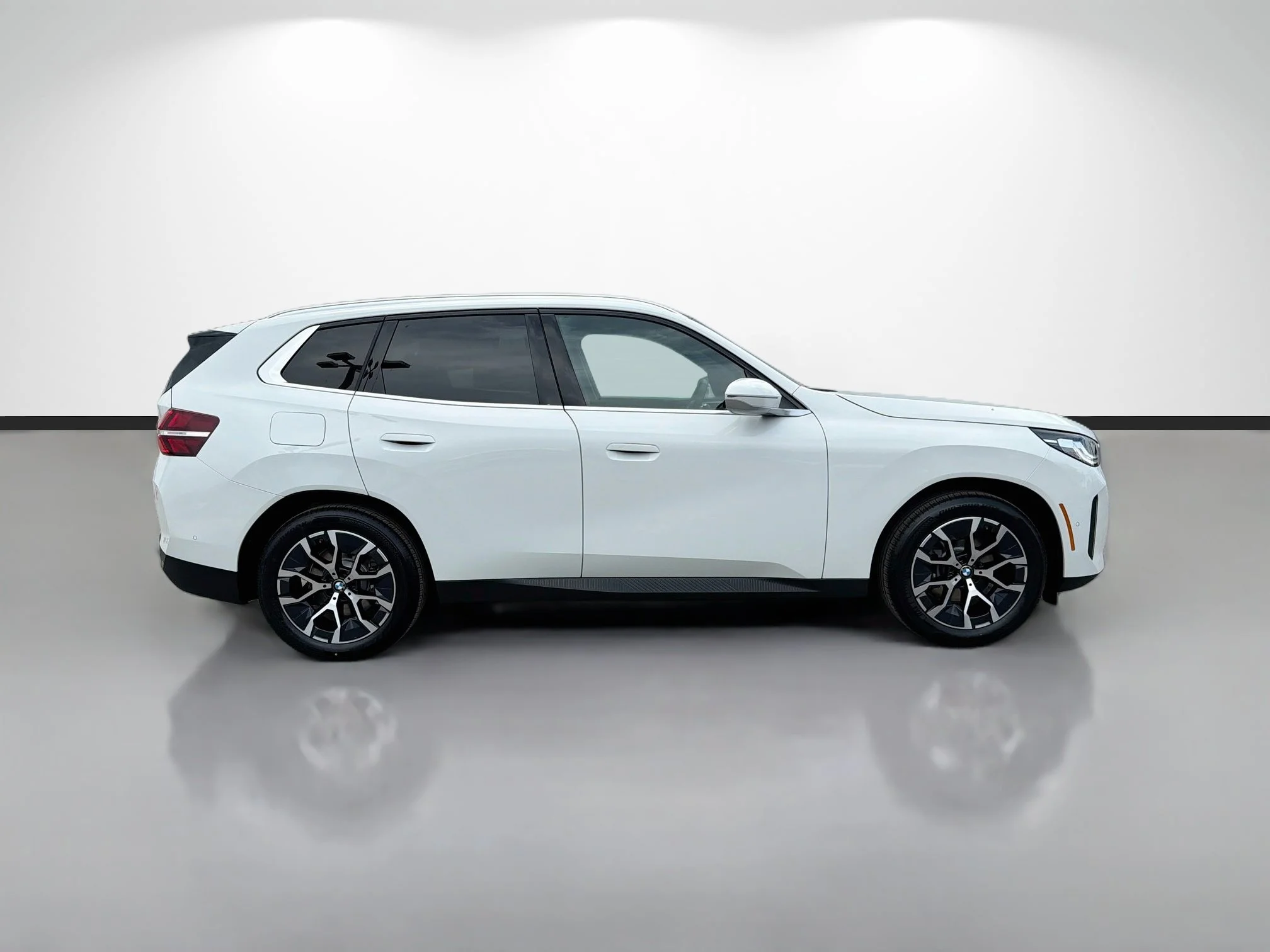 New 2026 Alpine White BMW 30 xDrive image 2