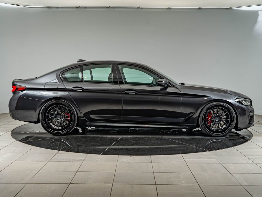 Used 2023 Dark Graphite Metallic BMW 540i image 4