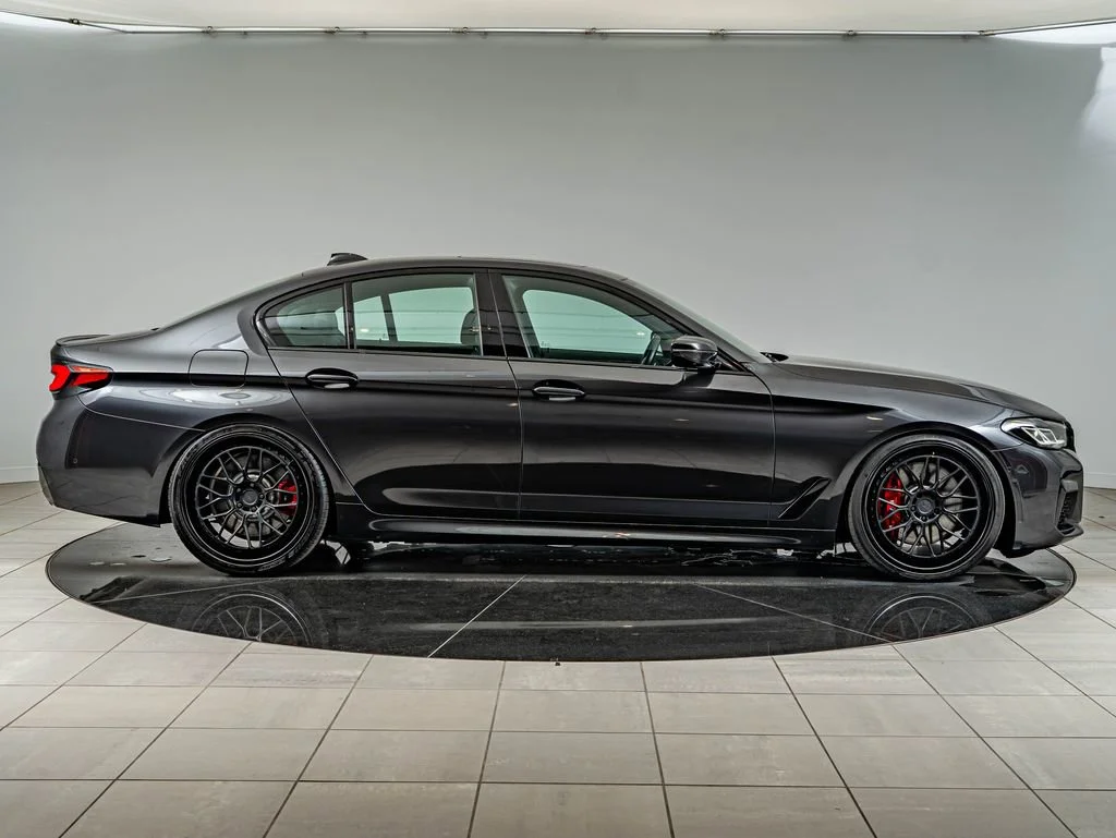 Used 2023 Dark Graphite Metallic BMW 540i image 4