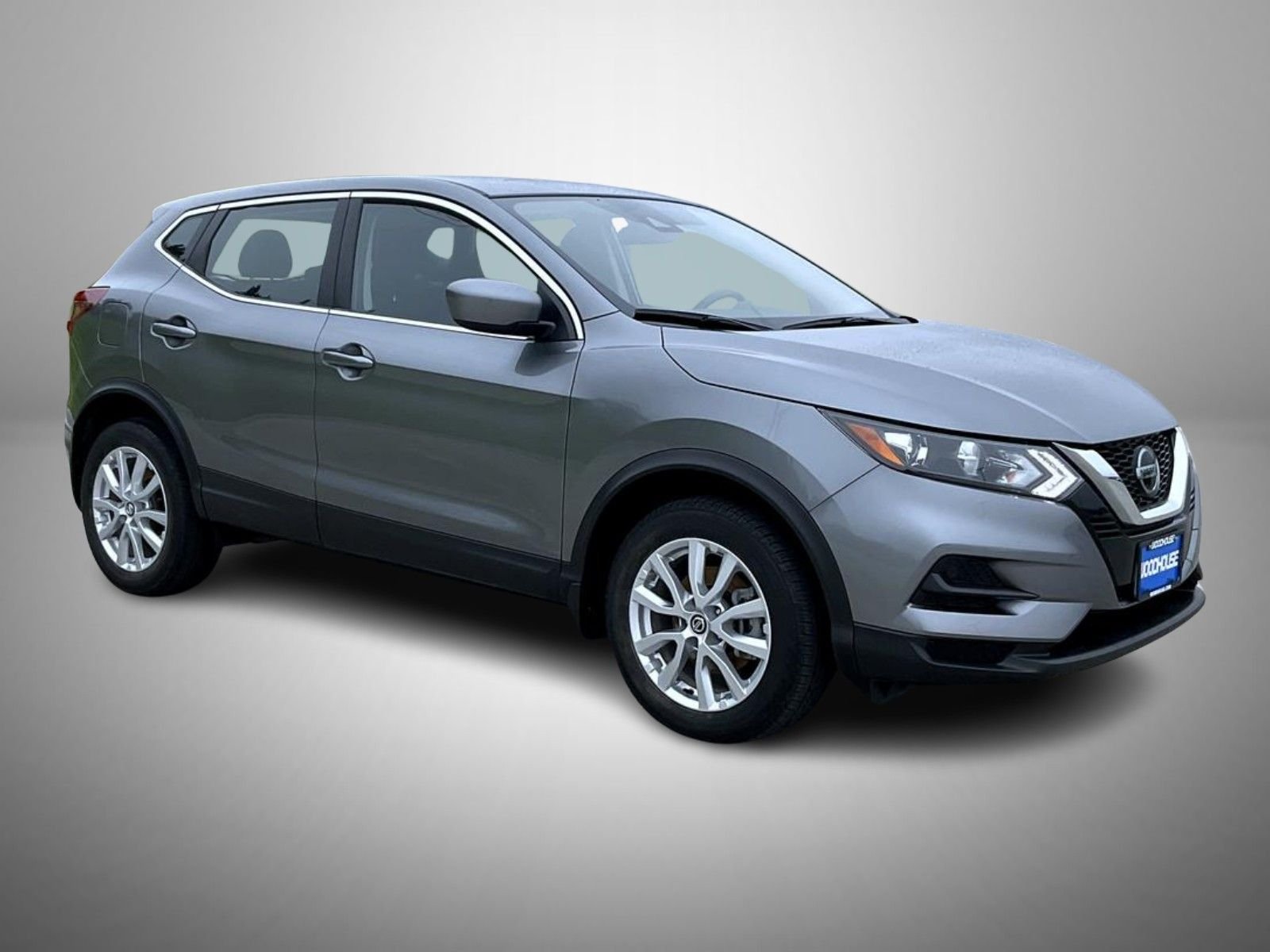Used 2021 Gray Nissan S image 3