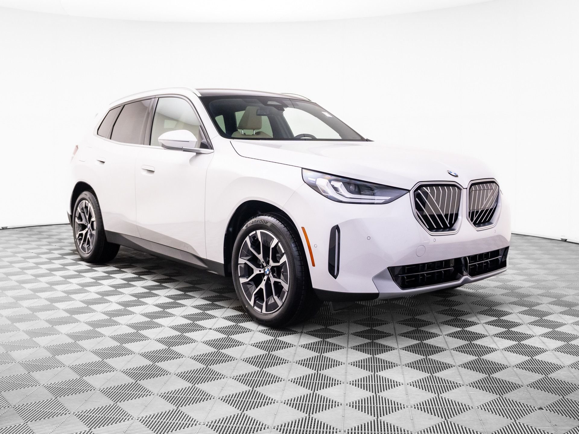 New 2026 Mineral White Metallic BMW 30 xDrive image 9