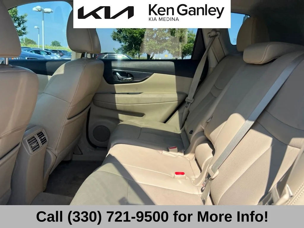 Used 2015 White Nissan SL image 10