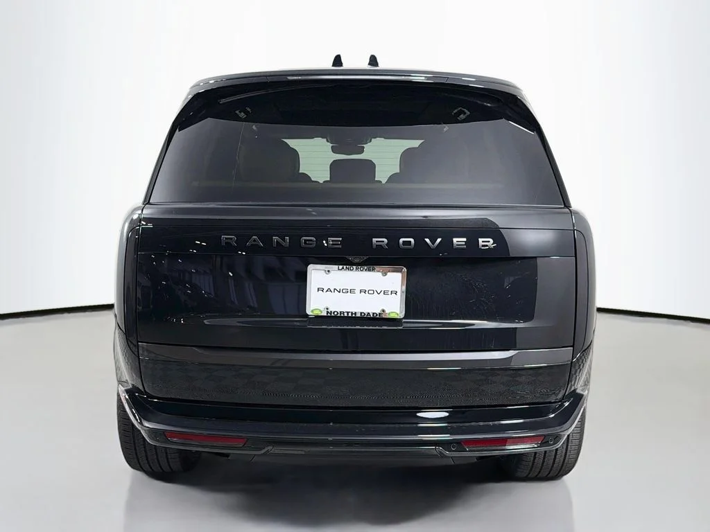 New 2026 Santorini Black Land Rover SE image 6