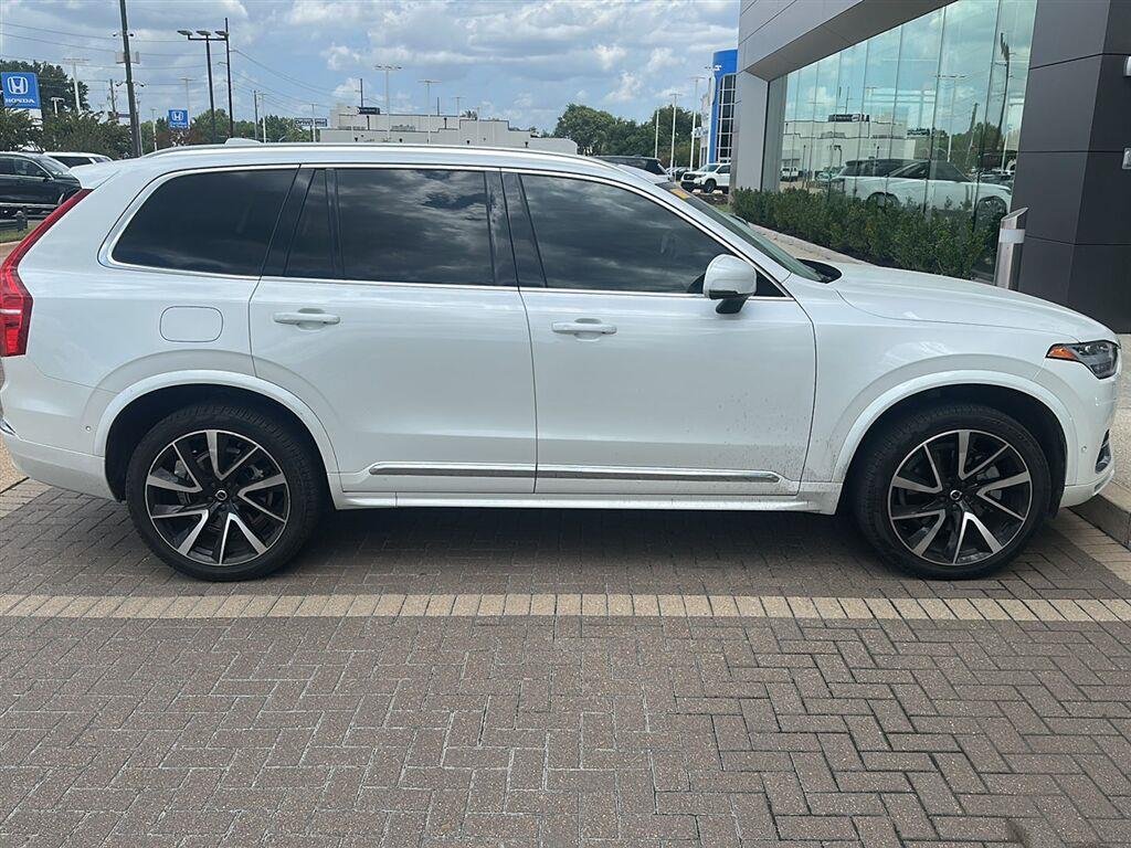 Used 2024 Crystal White Metallic Volvo Plus Bright Theme image 3