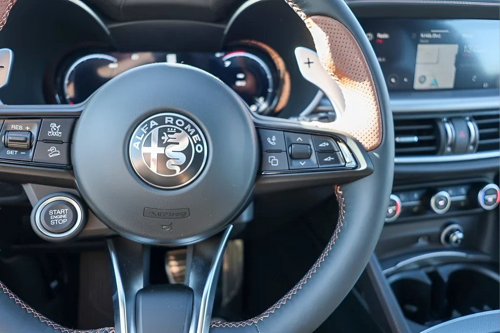 2025 Alfa Romeo Stelvio Intensa - Photo 13