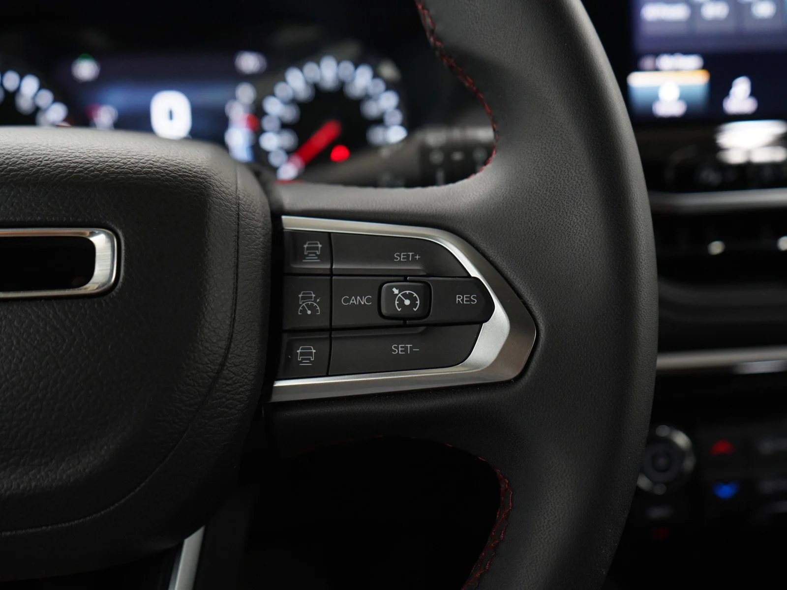Used 2025 Bright White Clearcoat Jeep Trailhawk image 25