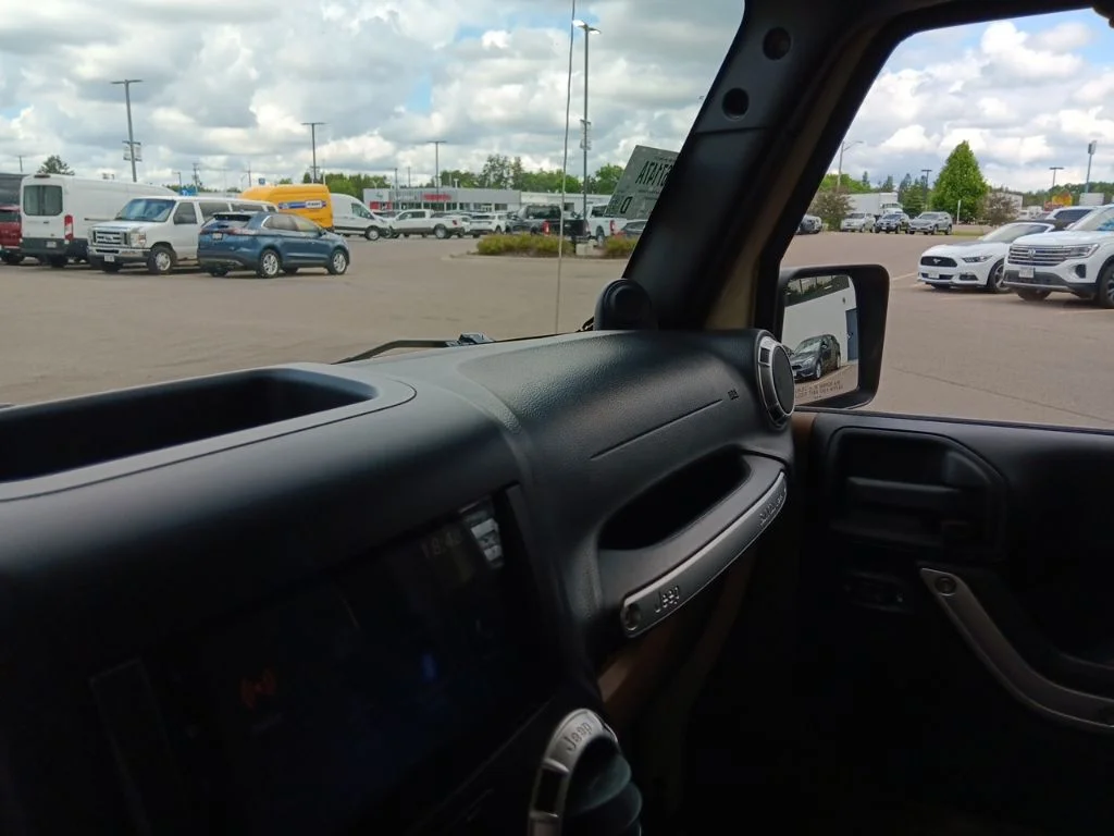Used 2011 Sahara Tan Clearcoat Jeep Unlimited Rubicon image 34