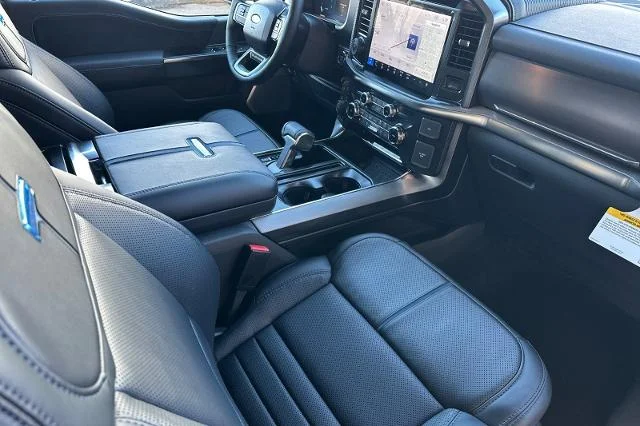 New 2025 Star White Metallic Tri-Coat Ford Platinum® image 34
