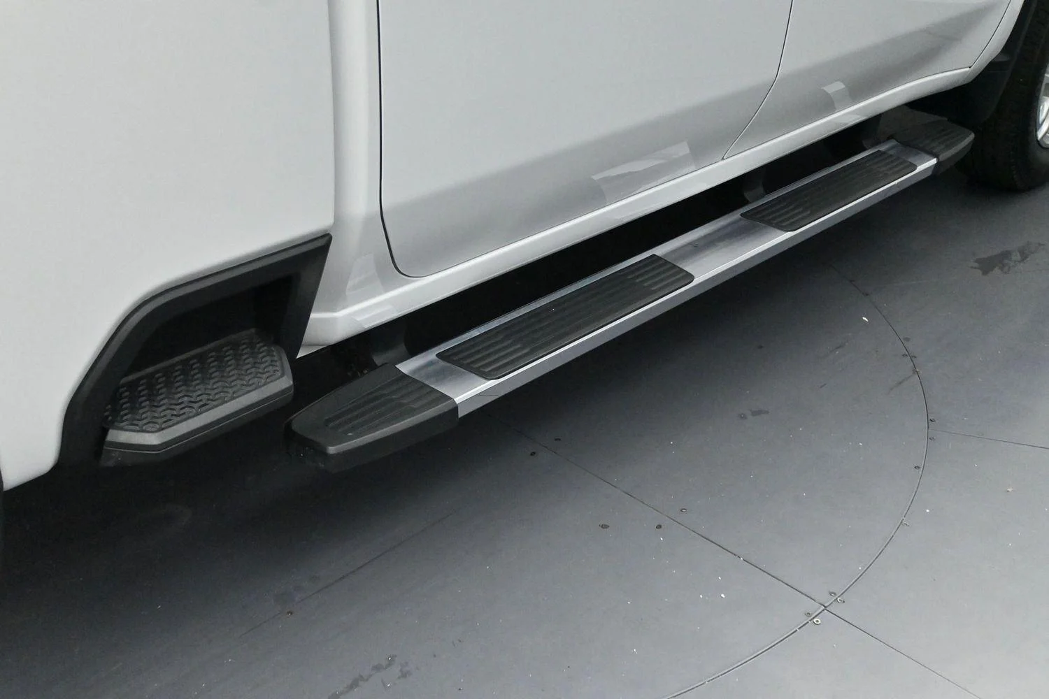 Used 2025 Summit White Chevrolet LT image 9