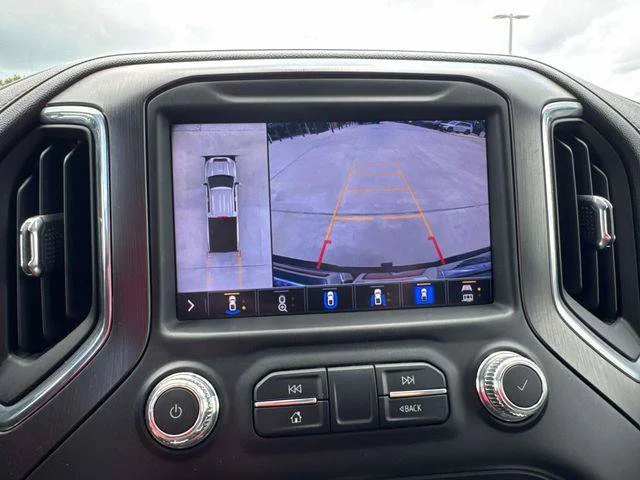 Used 2022 Black GMC AT4 image 31