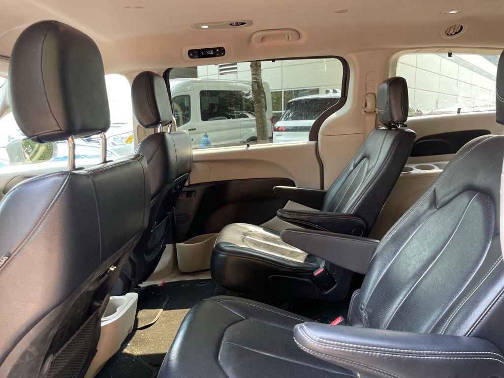 Used 2022 Ceramic Gray Clearcoat Chrysler Touring L image 24