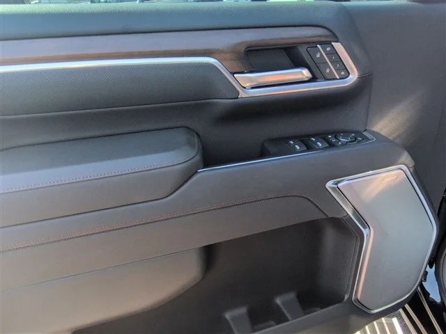 Used 2025 Black Chevrolet High Country image 23