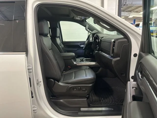 Used 2025 Summit White Chevrolet LTZ image 12