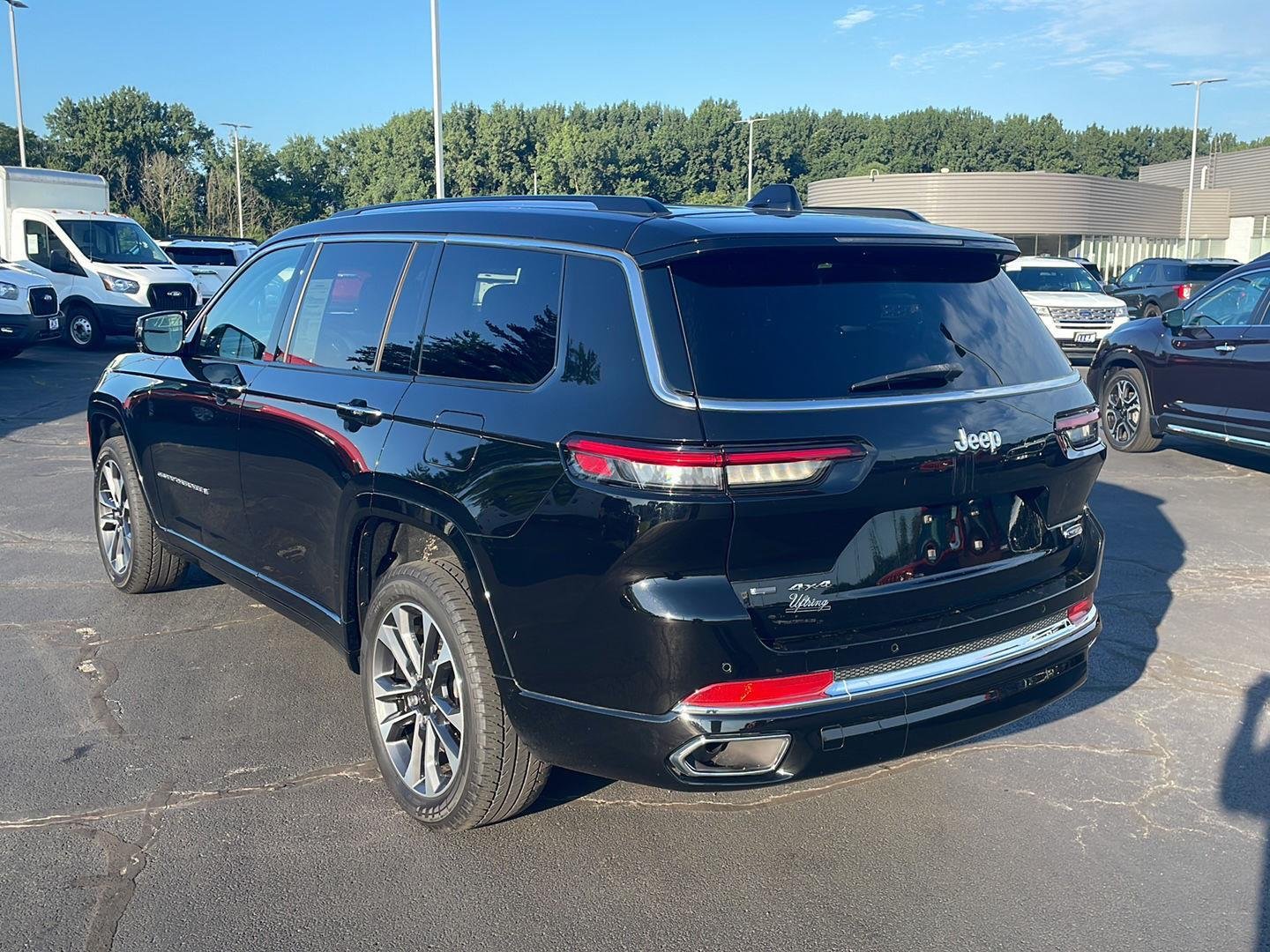 Used 2022 Diamond Black Jeep Overland image 3