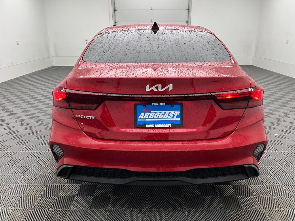 Used 2023 Currant Red Kia LXS image 9