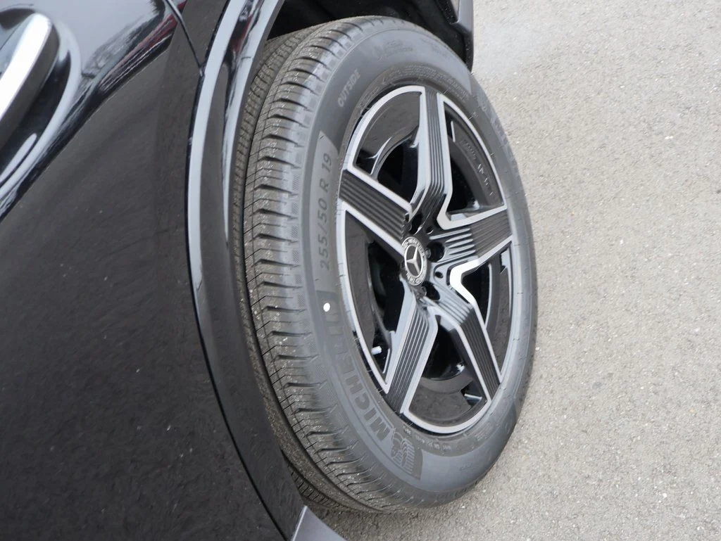 New 2026 Obsidian Black Metallic Mercedes-Benz GLC 300 image 41