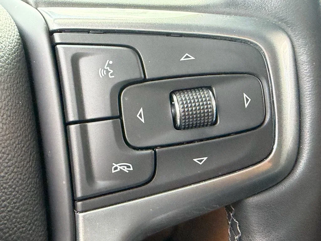 Used 2024 Black Chevrolet Premier image 27