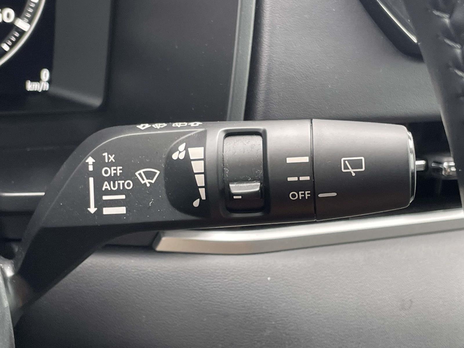 2025 Mitsubishi Outlander Plug-in Hybrid SE - Photo 13