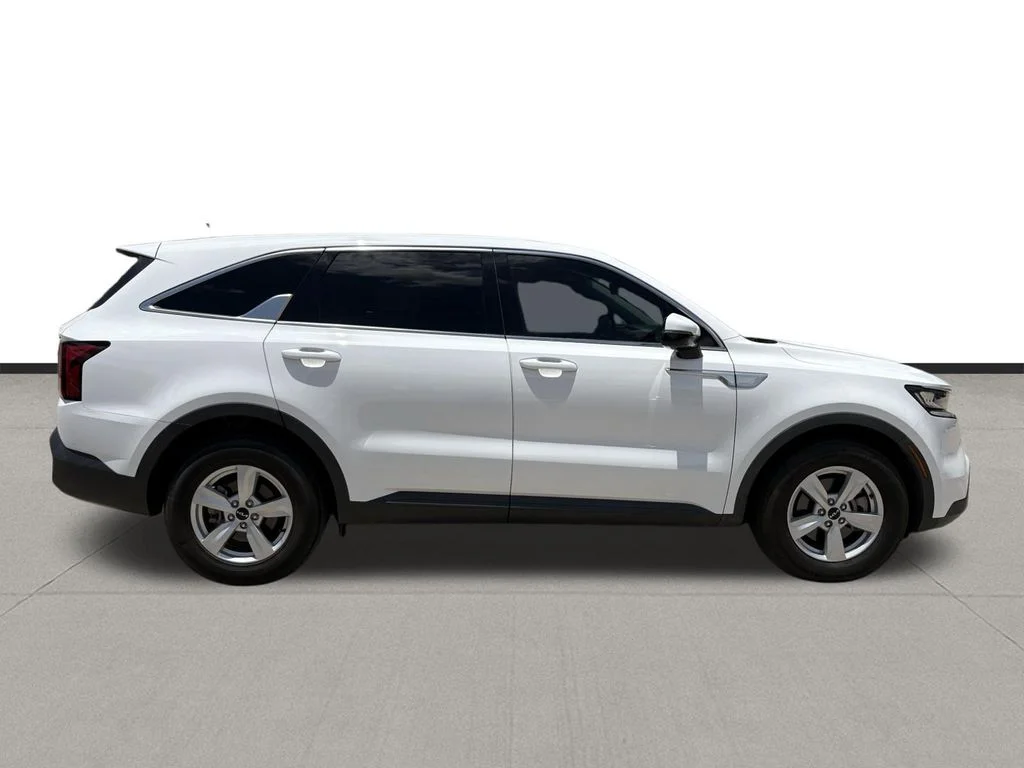 Used 2023 Glacial White Pearl Kia LX image 4