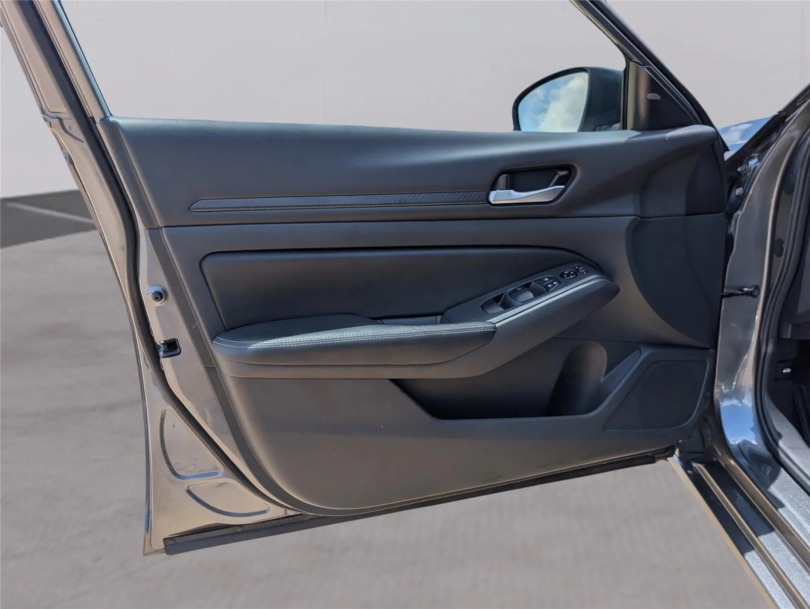 Used 2025 Gun Metallic Nissan SV image 10