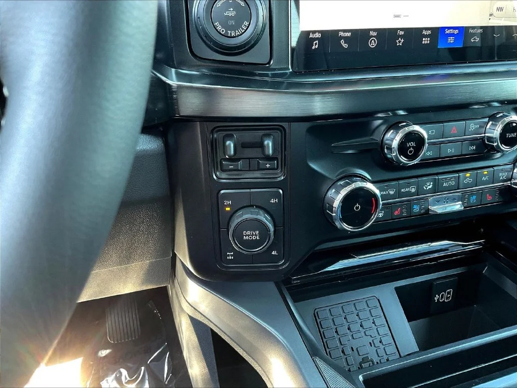 New 2027 Carbonized Gray Metallic Ford F-250® Lariat® image 26